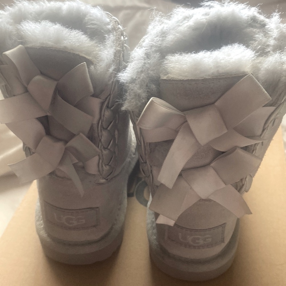 Ugg toddler boots size 9 very good condition